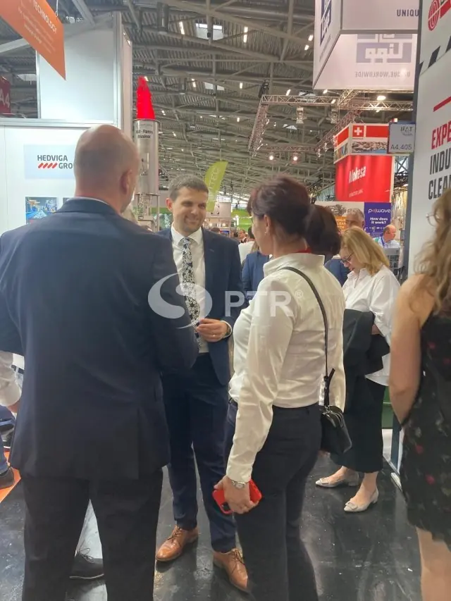 Ministr Petr Hladík na stánku HEDVIGA GROUP představení PTR technologie